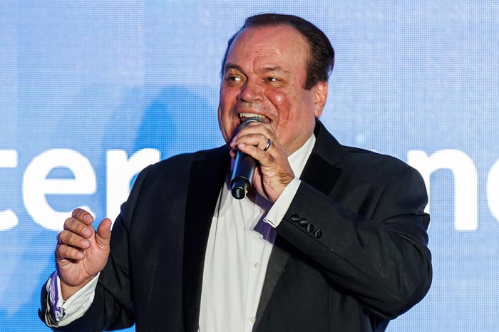Shaun Williamson on stage hosting a quiz